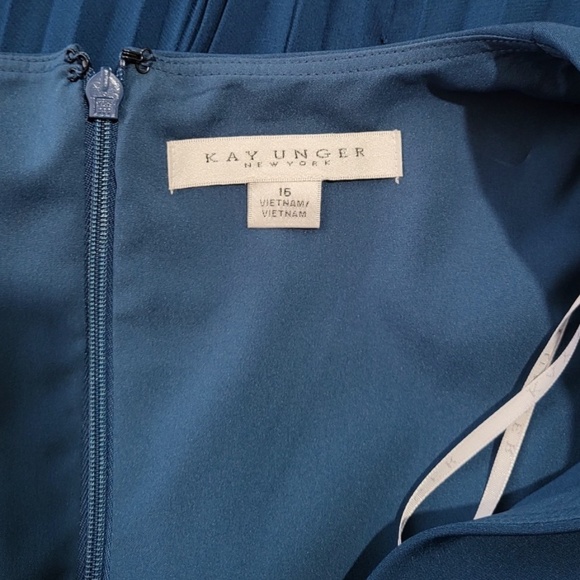 Unworn Kay Unger Orella Pleated Mixed Media Cocktail Dress in Ink - Picture 9 of 10